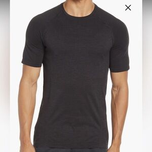 Like New Alo Yoga Men's Amplify Seamless Performance Shirt - Black - Medium​